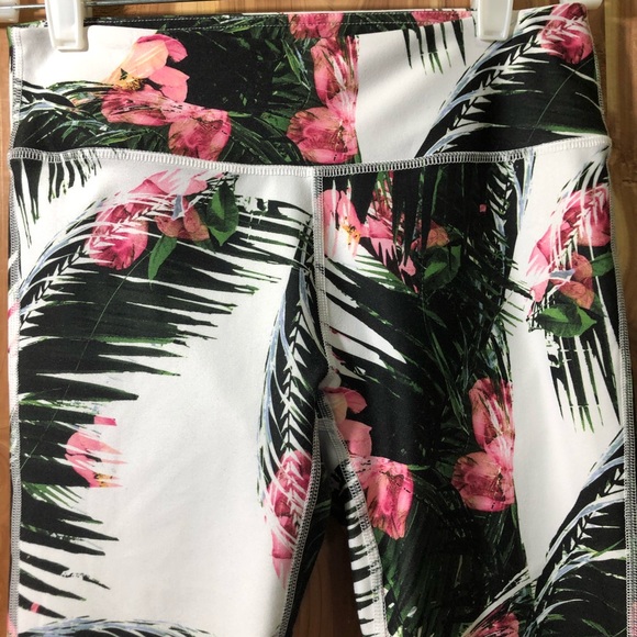 Fabletics- Gaviota Mesh- Tropical White - Picture 3 of 13